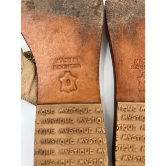 Mystique Womens Size 9 Tan Leather Sandals With Gold Stud Accents - Picture 11 of 11